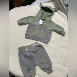 Disney Yoda sweatsuit. 3 months for baby boy EUC